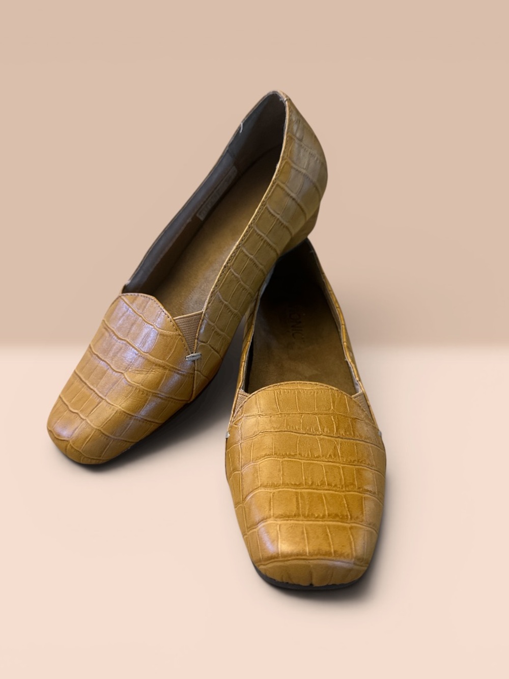 VIONIC Dolores flats